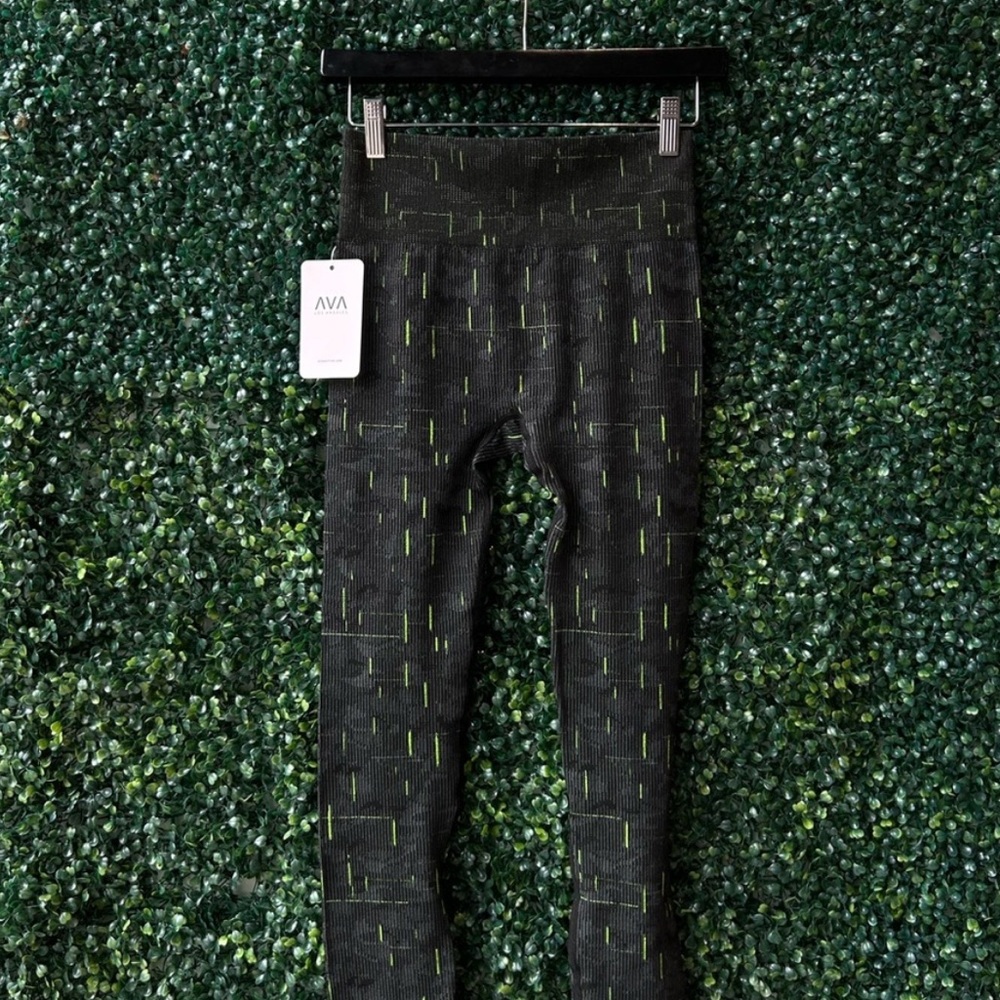 NWT CYCLEBAR x AVA ACTIVE Glow In The Dark Leggings Medium